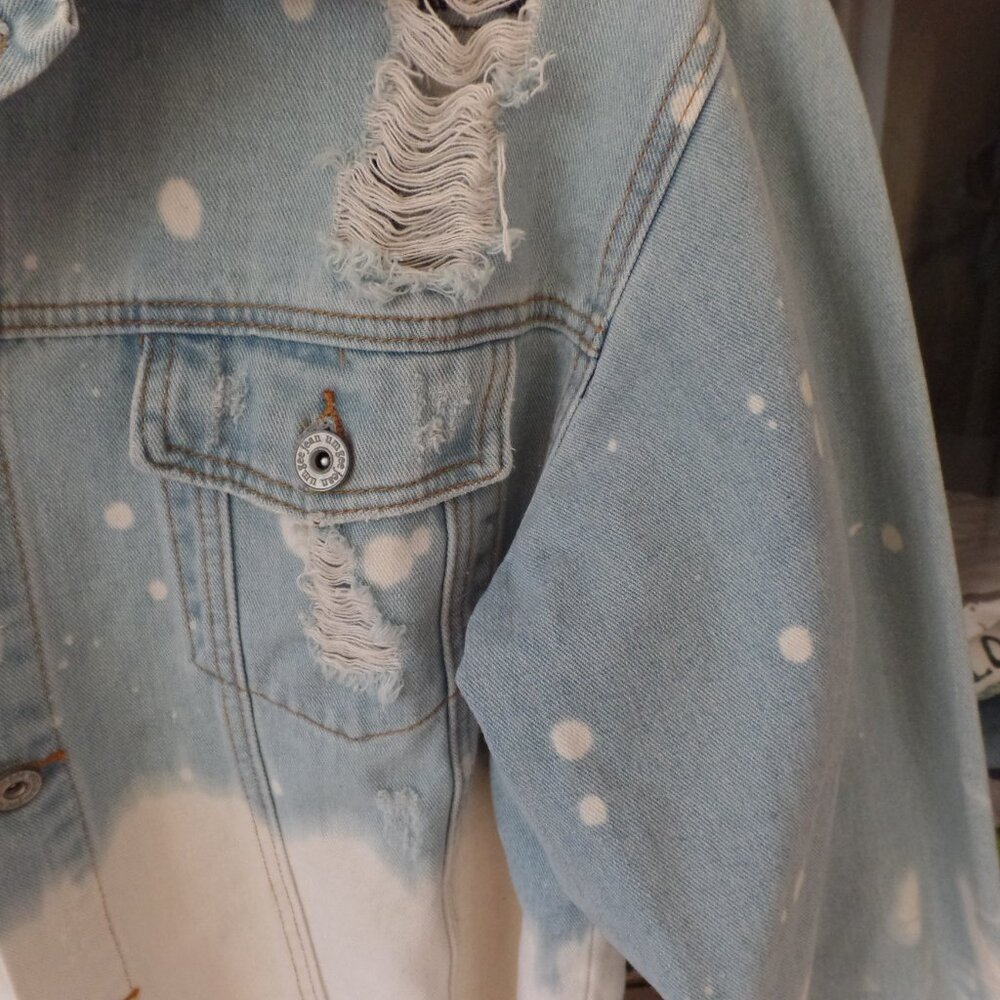 Umgee Denim Bleach Distressed Jean Jacket NWT LARGE - Picture 5 of 11